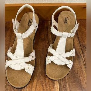 Clarks white sandals SZ 11